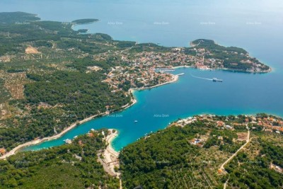 Bauland mit Baugenehmigung, 100 m vom Meer entfernt, Brač!