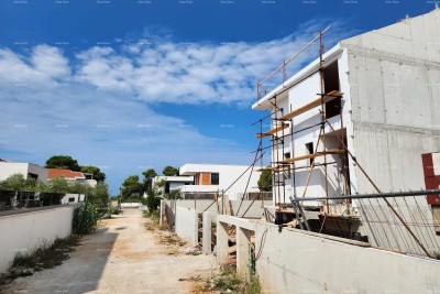 Fažana! Dvojna kuća s garažom u neposrednoj blizini mora i plaža!