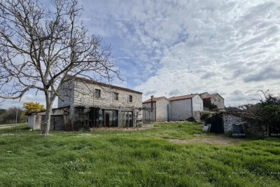 Steinernes Haus mit Potenzial – nahe Umag