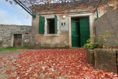Rakalj, kamena hiša s 1.920 m² gradbenega zemljišča