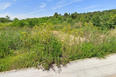 Prodaje se građevinsko zemljište – 2100 m², industrijska zona Umag