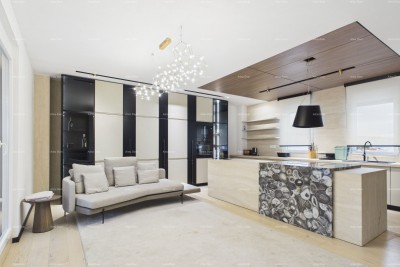 Luksuzni penthouse v Pulju z veliko teraso, savno in garažo!
