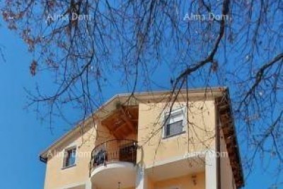 Rovinj – stanovanjsko-poslovna zgradba z uhodanim poslovanjem