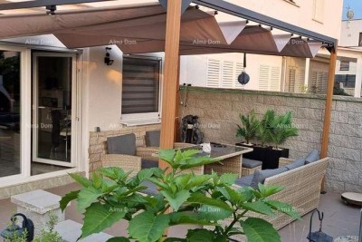 NOVA VAS Prodaja lepo urejenega, opremljenega stanovanja s pogledom na morje! Poreč