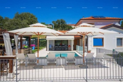 In der Nähe von Novigrad, neues Haus mit Schwimmbad.
