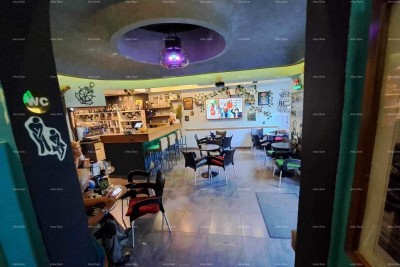 Prodaja kafe bar-a u blizini arene, Pula