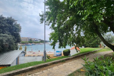 Pješčana uvala, erste Reihe zum Meer. Apartment mit Meerblick.