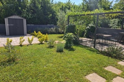 Stan 136 m2 na tri etaže s vrtom  – okolica Poreča