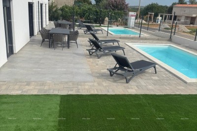 Verkauf - Doppelhaus mit beheiztem Pool, Poreč!