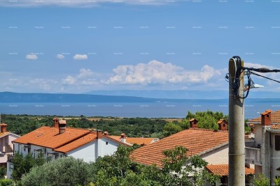 Verkauf eines Hauses mit zwei Wohneinheiten, Nebengebäude und Garage, Ližnjan!