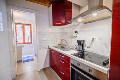 Prodaja namještenog i renoviranog stana-prvi red do mora! Umag