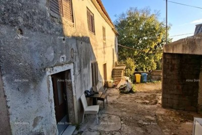 Altes Steinhaus mit Grundstück, nahe Pazin