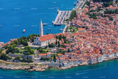 Rovinj – Kuća s 2 stana i 6 spavaćih soba na ekskluzivnoj lokaciji, investicijska prilika
