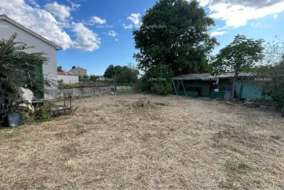 Kuća i zemljište u  Barbanu- 2 km od mora