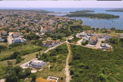 Građevinsko zemljište u Medulinu na Mukalbi u neposrednoj blizini mora i plaže.