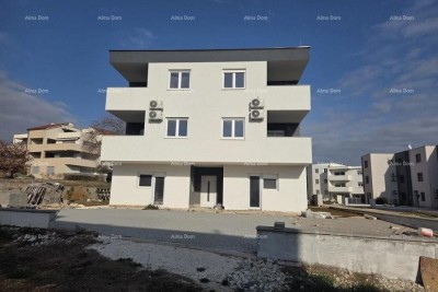 Zu verkaufen: Haus mit drei Wohnungen in Medulin