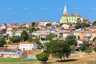 Prodaja- kamena kuća u nizu, u centru Brtonigle!