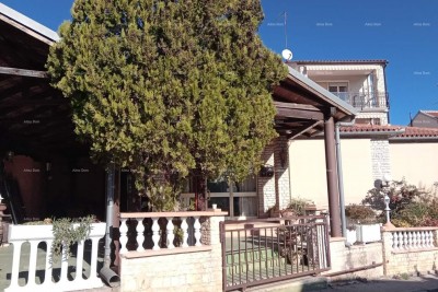Veruda. Prodaja kuće s apartmanima u Puli  blizu mora, s pogledom na more