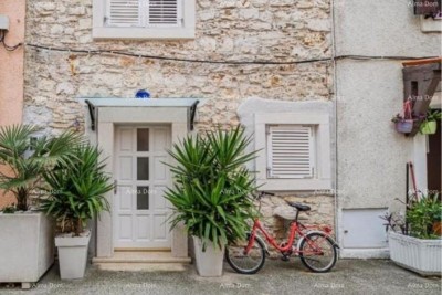 Prodaja - Hiša v centru, le 50 m oddaljena od morja, Umag!