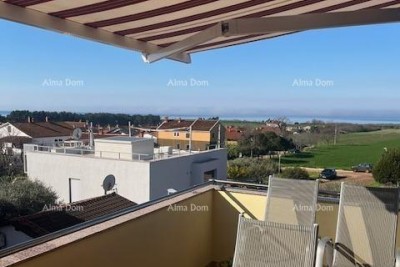 Odličan stan s velikom terasom i pogledom na more, Novigrad!