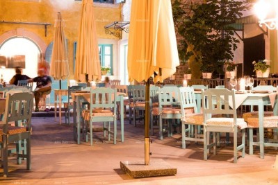 Prodaja- obiteljski hotel u srcu stare jezgre ribarskog grada, Fažana! 100 m od mora!