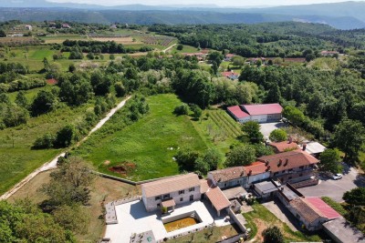 BARBAN - Građevinsko zemljišče s projektom (polovica duplexa), 15 minut do morja