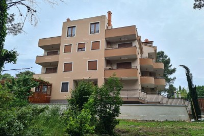 Istra. Premantura.Troetažni stan s krovnom terasom! 100 metara do mora.